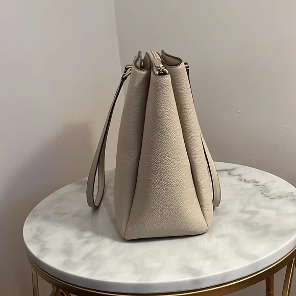 ♠️ EUC Kate Spade Monet Tote in Warm Beige♠️ - Picture 4 of 9